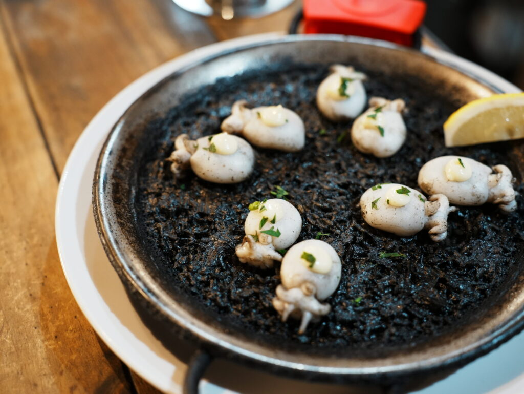 イカスミのパエリア